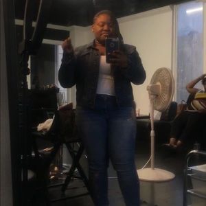 Meet your Posher, Enyia